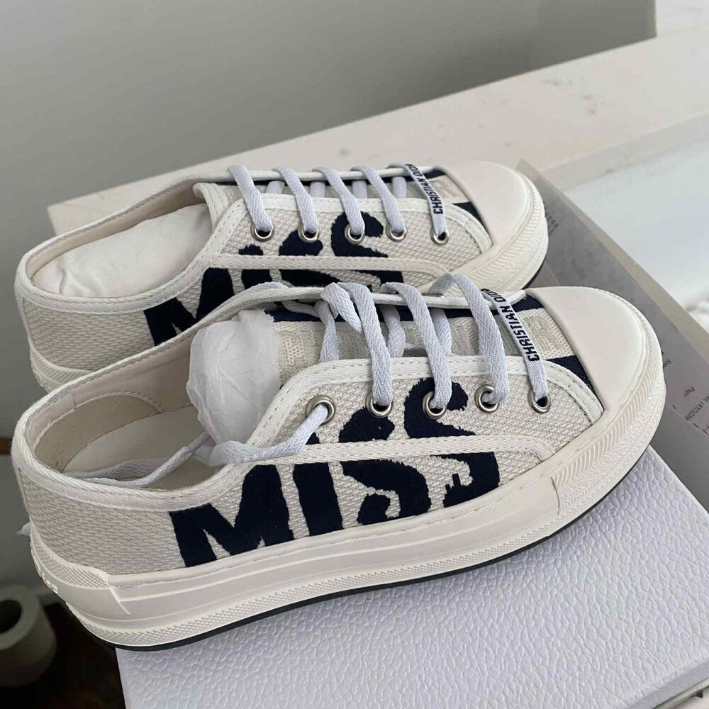 BNW Sneakers canvas platform women sz 6 / 36 CD